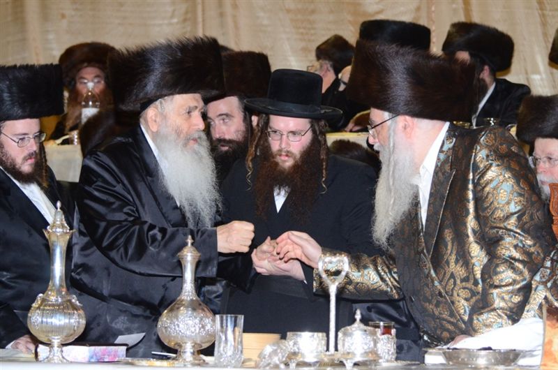 שמחה בצאנז: בר מצווה לתאומים