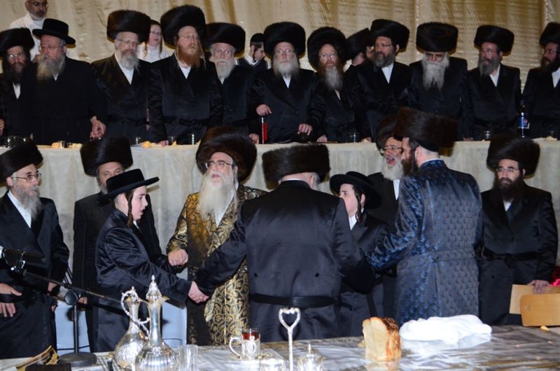 שמחה בצאנז: בר מצווה לתאומים