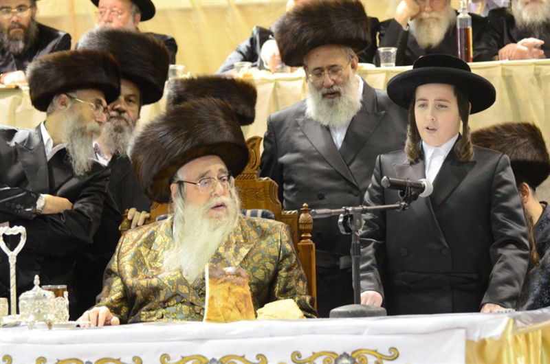 שמחה בצאנז: בר מצווה לתאומים