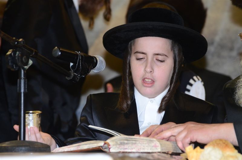 שמחה בצאנז: בר מצווה לתאומים