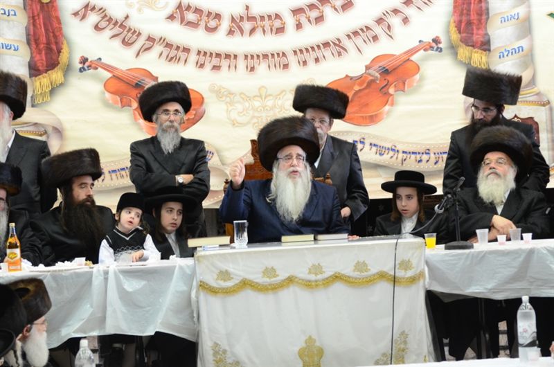 שמחה בצאנז: בר מצווה לתאומים