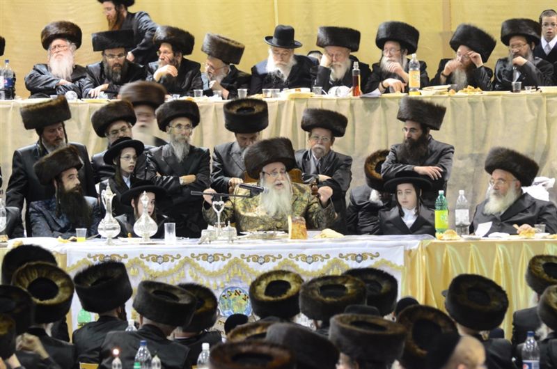 שמחה בצאנז: בר מצווה לתאומים