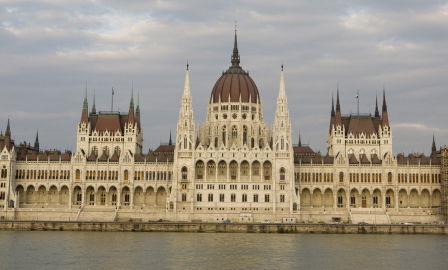 מציע לכם להפוך לאזרחים תמורת תשלום. הפרלמנט האירופי