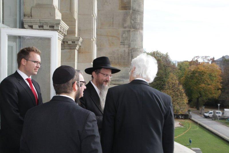 גלריה: ספר תורה הוכנס לבית כנסת חב"ד בהנובר - גרמניה