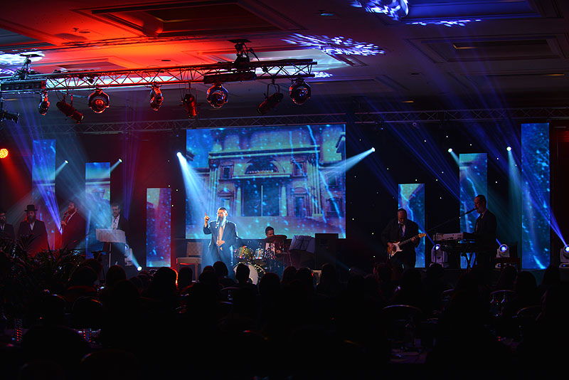 אברהם פריד בלונדון: מופע עד אור הבוקר