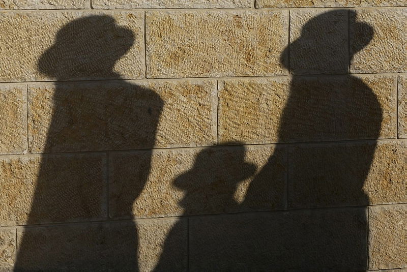 "התעללות קשה בחברי הקהילה עד סיכון חייהם"