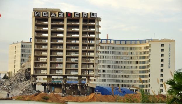 צפו: 25 ק"ג חומר נפץ הפילו בתוך שניות את המלון