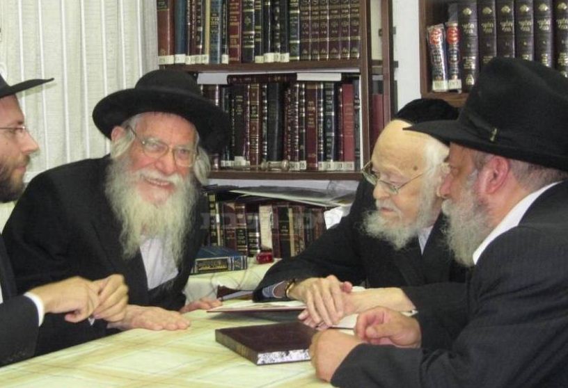 הרב יעקובוביץ עם הרב אלישיב