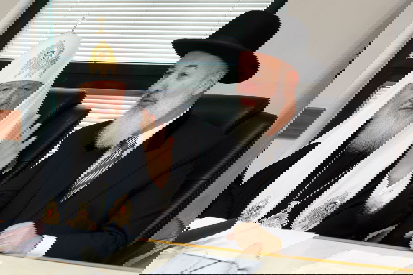 צפו: הרב מצגר נפגש עם הפטריארך של מוסקבה