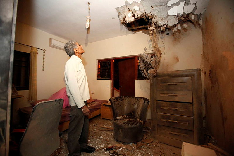 הבית שנפגע, הערב