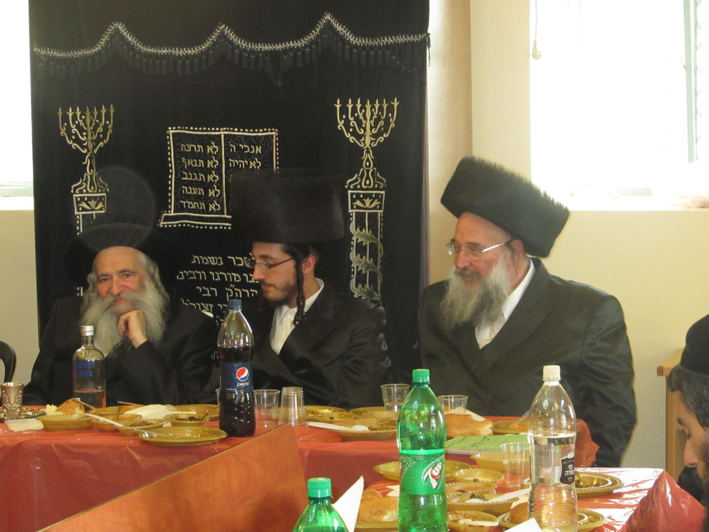 תיעוד מרגש: משפחת שטיצר ערכה שבע ברכות למשפחת לייכטר