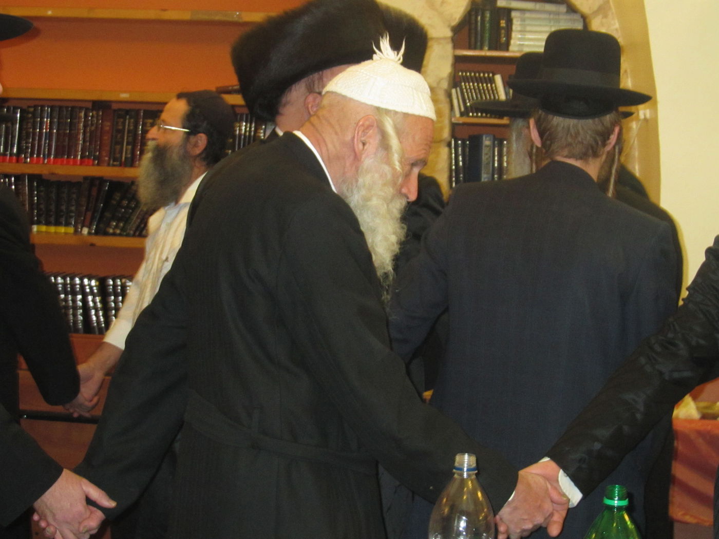 תיעוד מרגש: משפחת שטיצר ערכה שבע ברכות למשפחת לייכטר