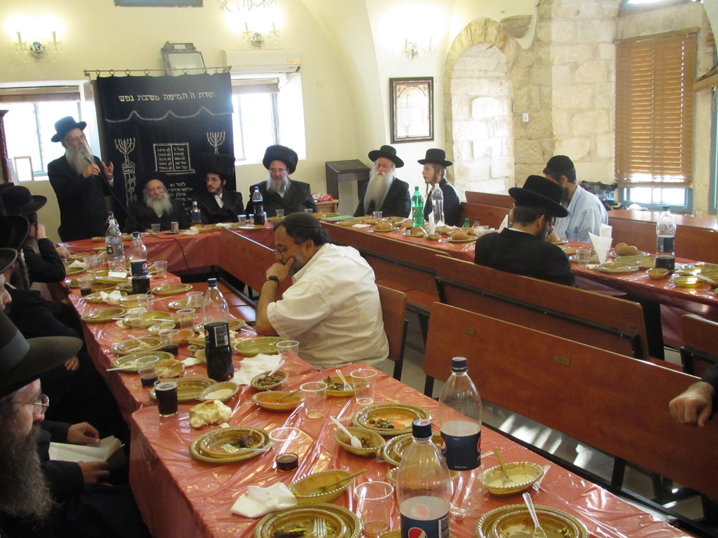 תיעוד מרגש: משפחת שטיצר ערכה שבע ברכות למשפחת לייכטר