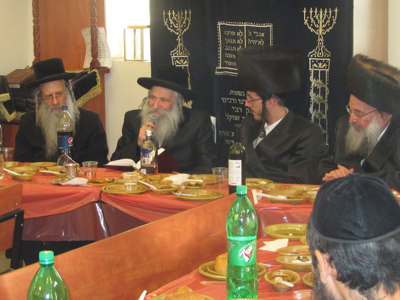 תיעוד מרגש: משפחת שטיצר ערכה שבע ברכות למשפחת לייכטר