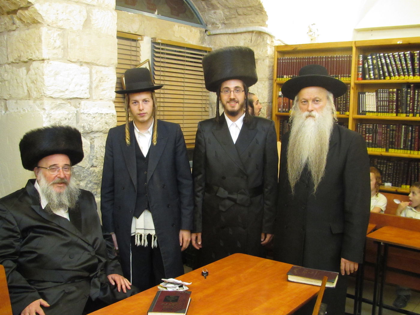 תיעוד מרגש: משפחת שטיצר ערכה שבע ברכות למשפחת לייכטר