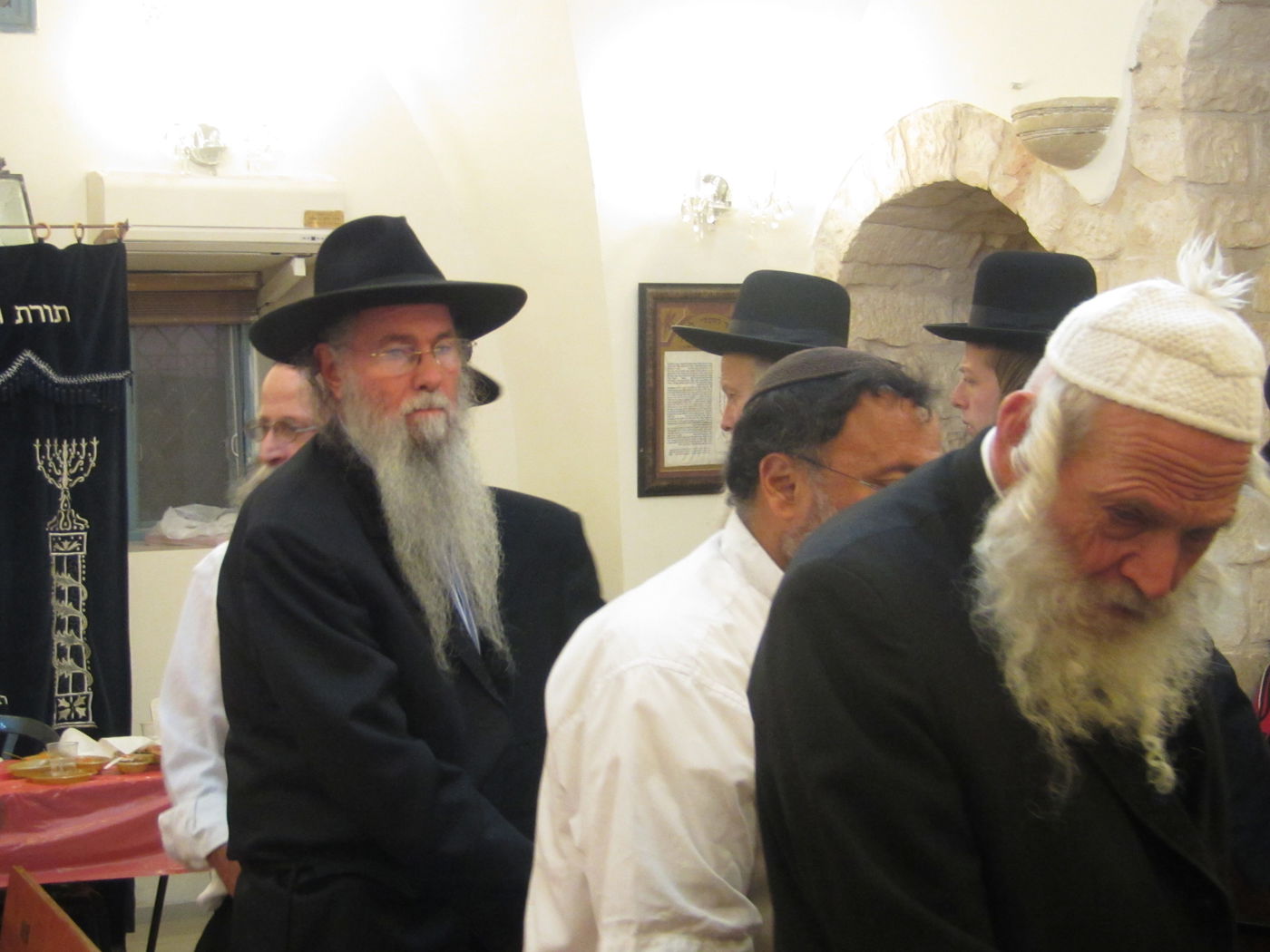 תיעוד מרגש: משפחת שטיצר ערכה שבע ברכות למשפחת לייכטר