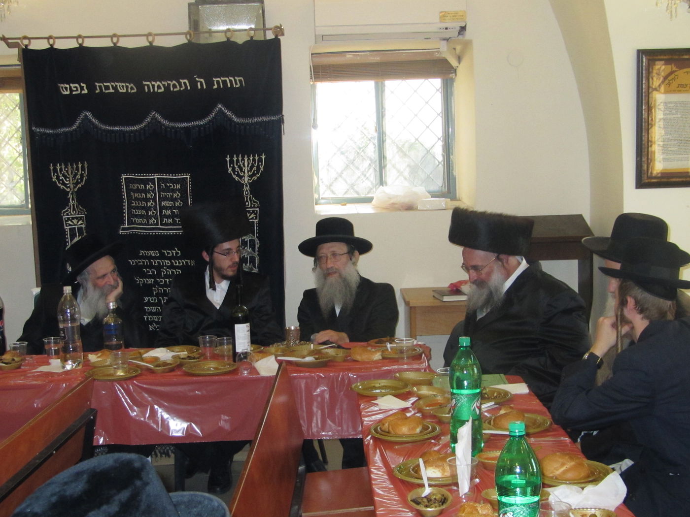 תיעוד מרגש: משפחת שטיצר ערכה שבע ברכות למשפחת לייכטר