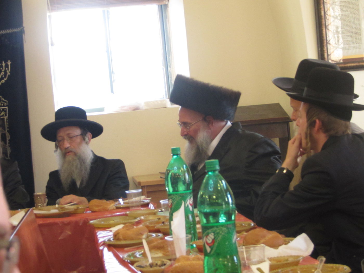 תיעוד מרגש: משפחת שטיצר ערכה שבע ברכות למשפחת לייכטר