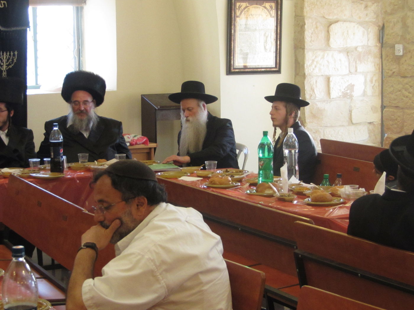 תיעוד מרגש: משפחת שטיצר ערכה שבע ברכות למשפחת לייכטר