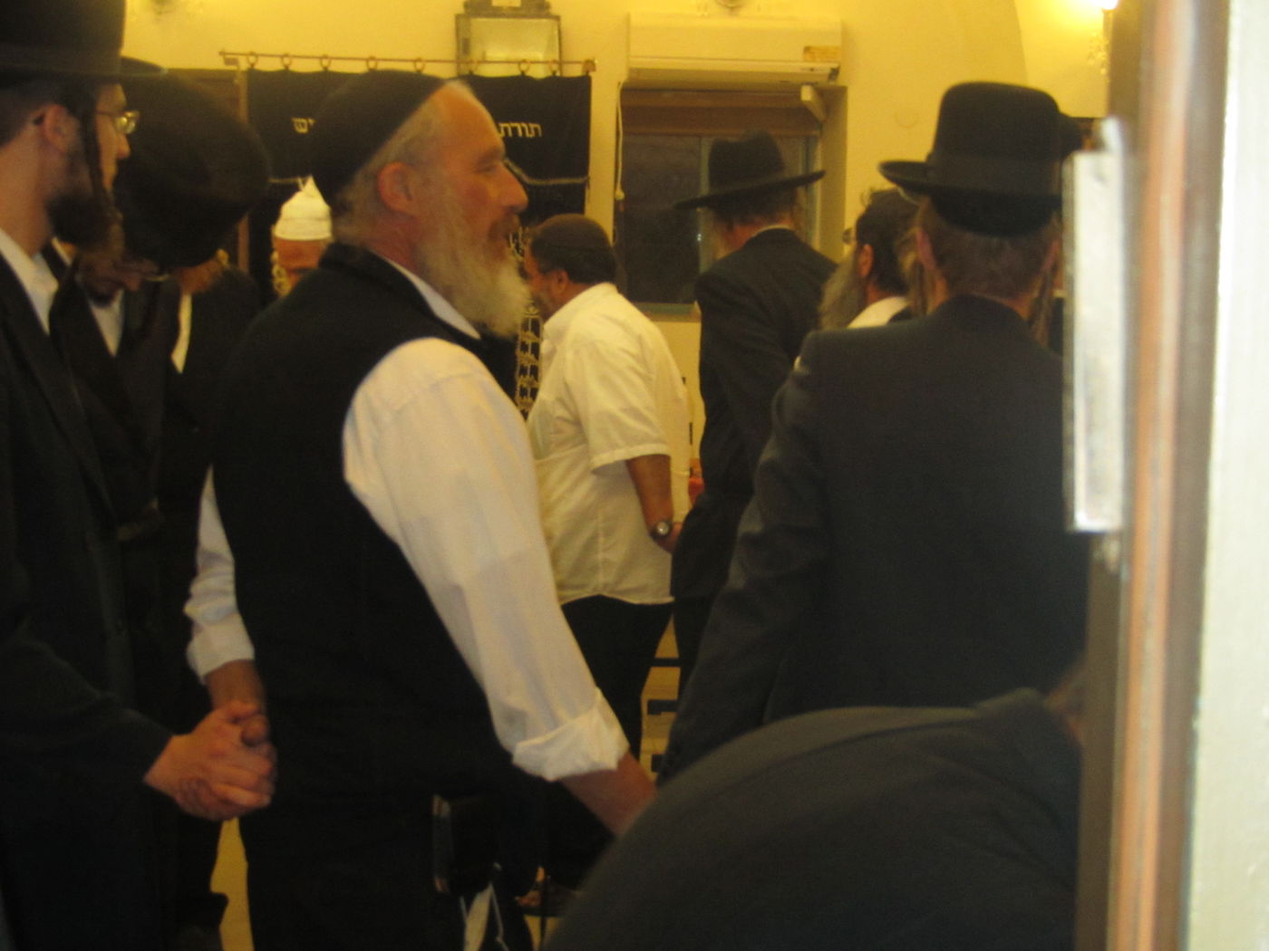 תיעוד מרגש: משפחת שטיצר ערכה שבע ברכות למשפחת לייכטר