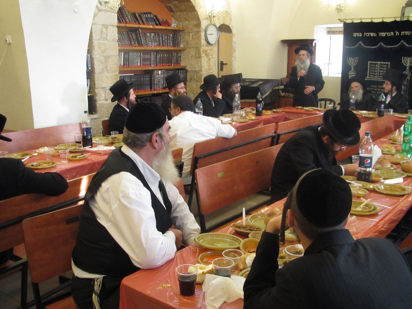 תיעוד מרגש: משפחת שטיצר ערכה שבע ברכות למשפחת לייכטר