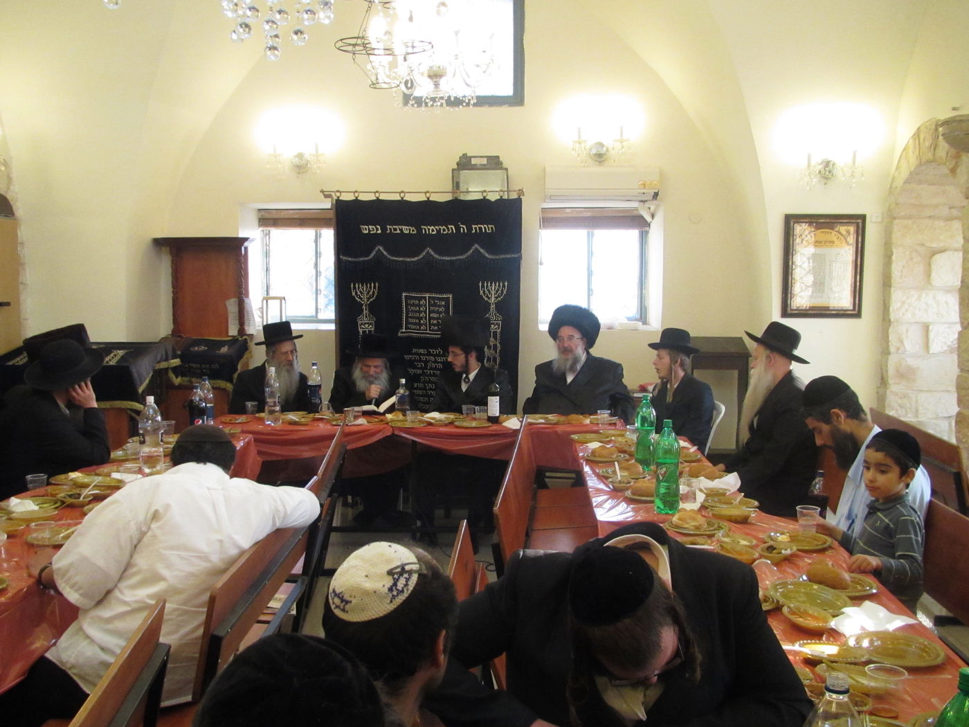 תיעוד מרגש: משפחת שטיצר ערכה שבע ברכות למשפחת לייכטר