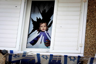 בית שנפגע מירי, השבוע