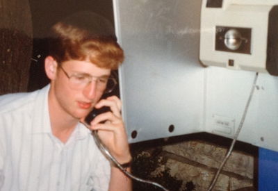 כותב השורות בצעירותו