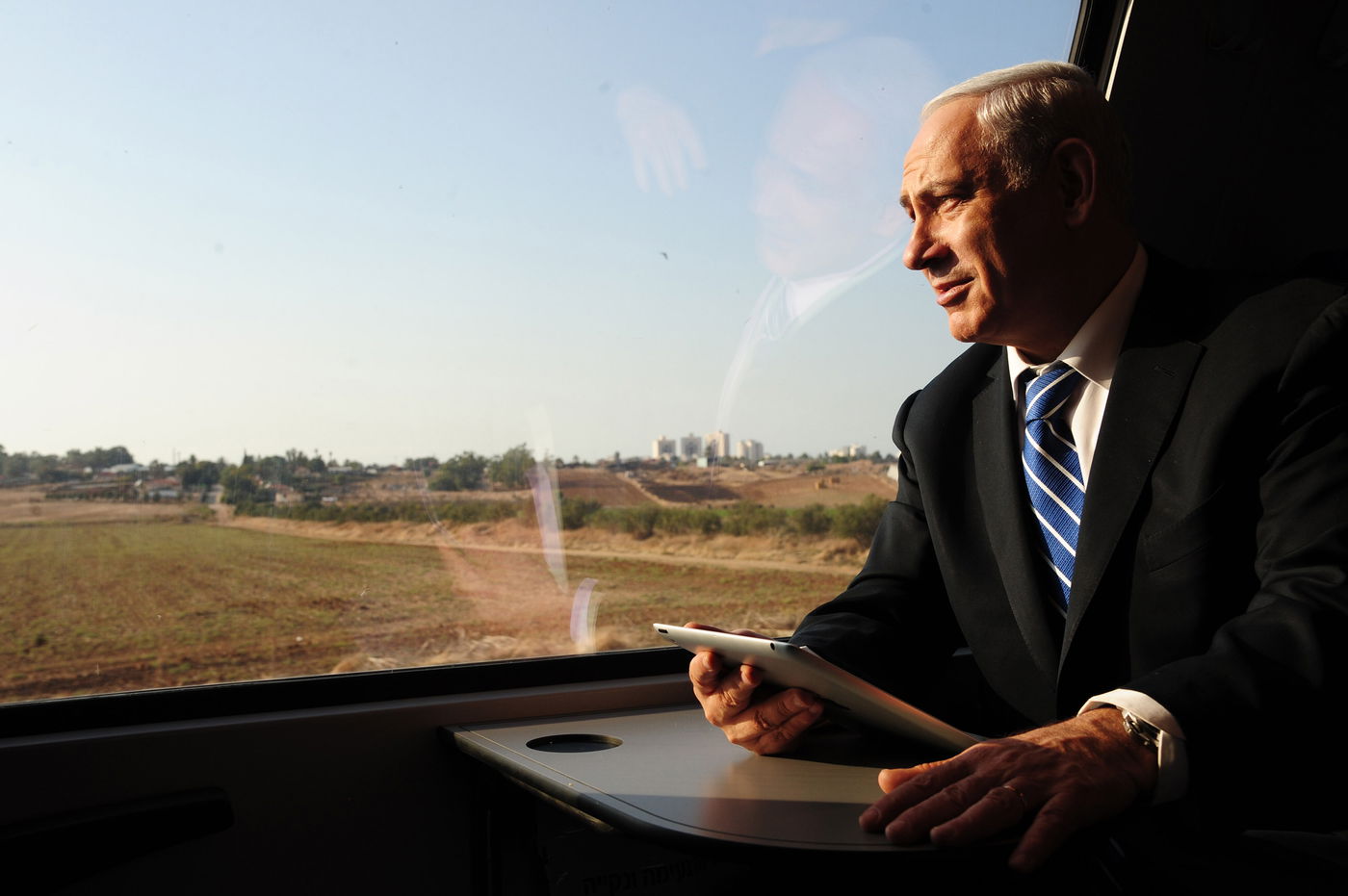 תפס טרמפ: נתניהו בא לדרום ברכבת