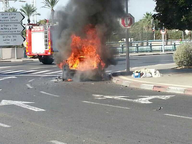 הרכב בוער בחולון.