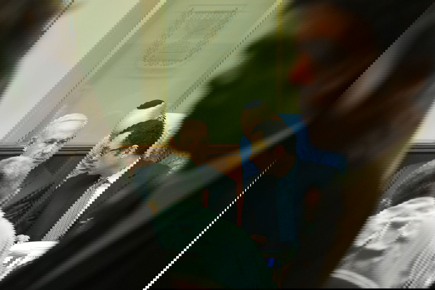 ראש השב"כ מסתודד עם נתניהו והאוזר