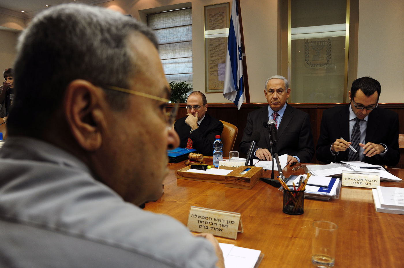 אהוד ברק, סילבן שלום, בנימין נתניהו וצביקה האוזר