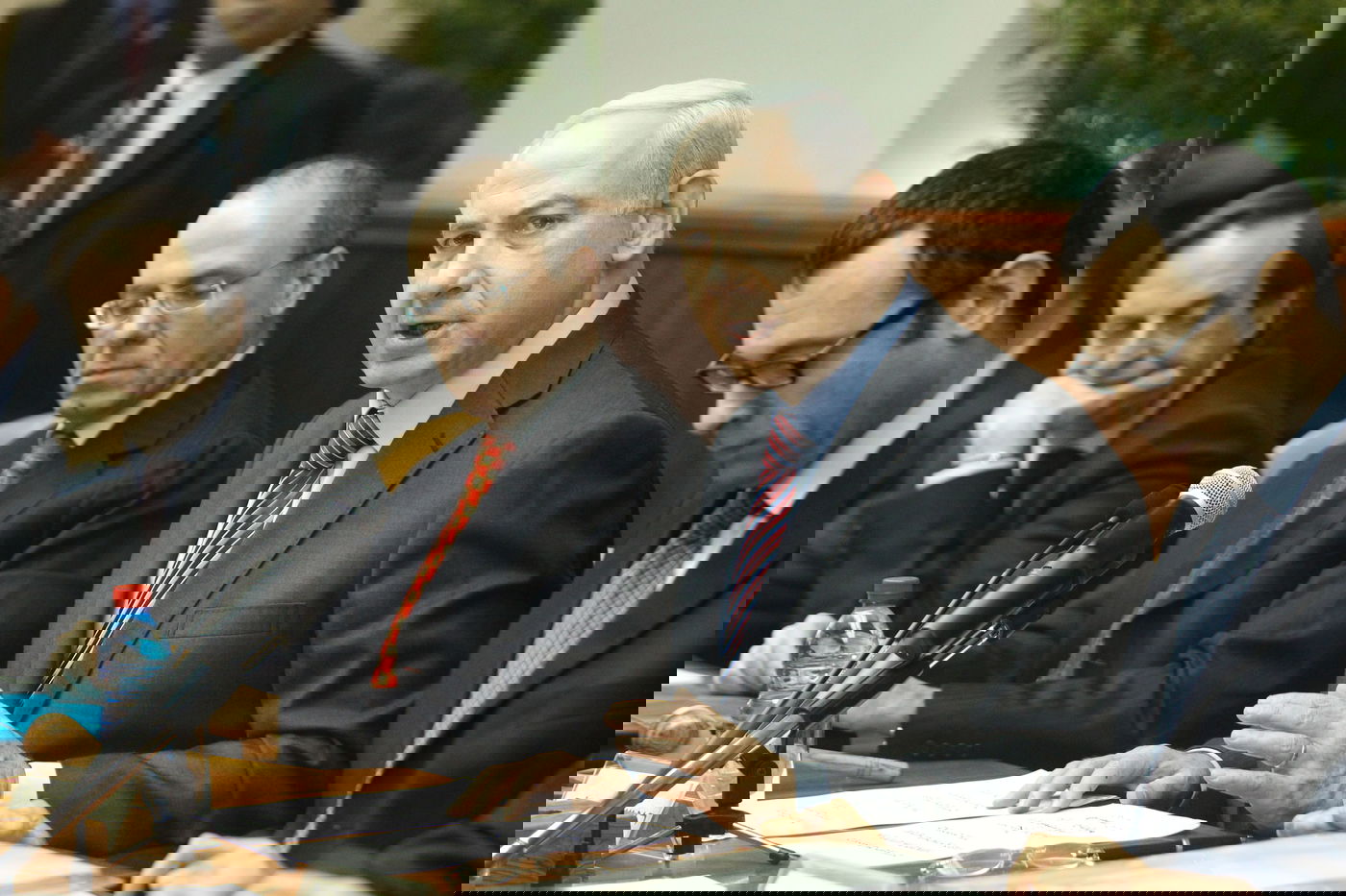 האוזר, נתניהו, שלום ומרידור