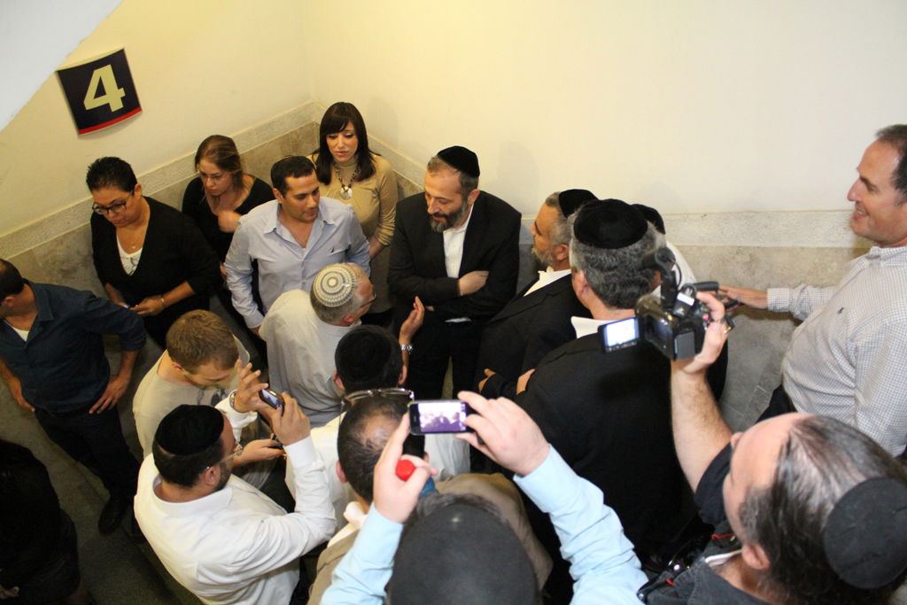 אריה דרעי ביקר בדרום, ונאלץ לתפוס מחסה