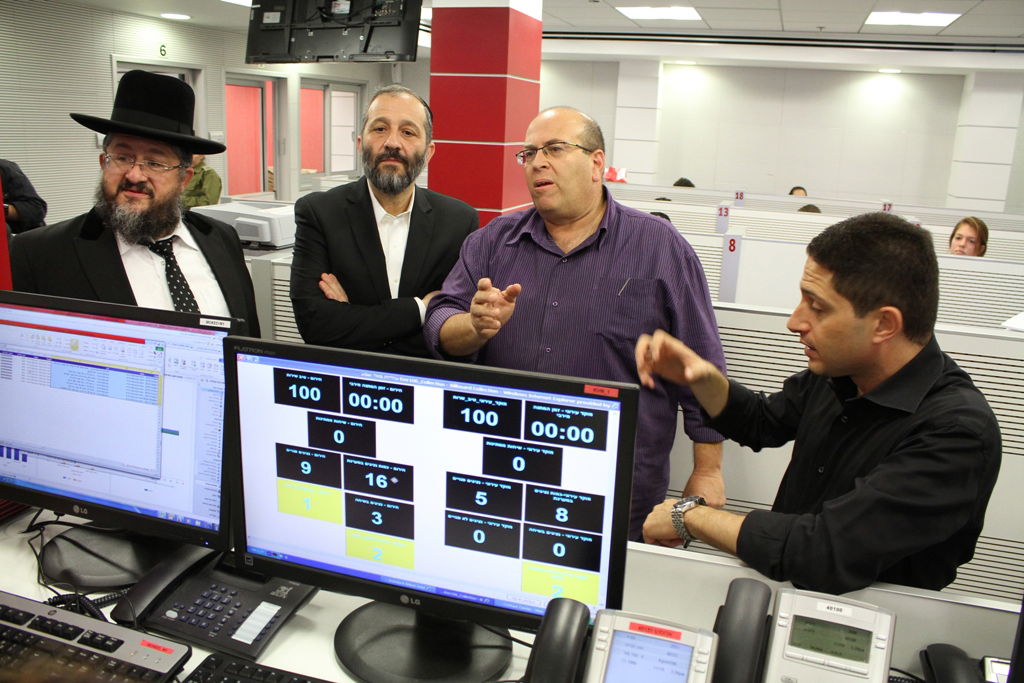 אריה דרעי ביקר בדרום, ונאלץ לתפוס מחסה