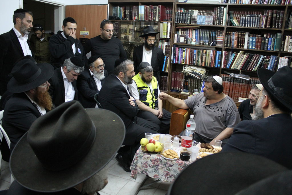 אריה דרעי ביקר בדרום, ונאלץ לתפוס מחסה