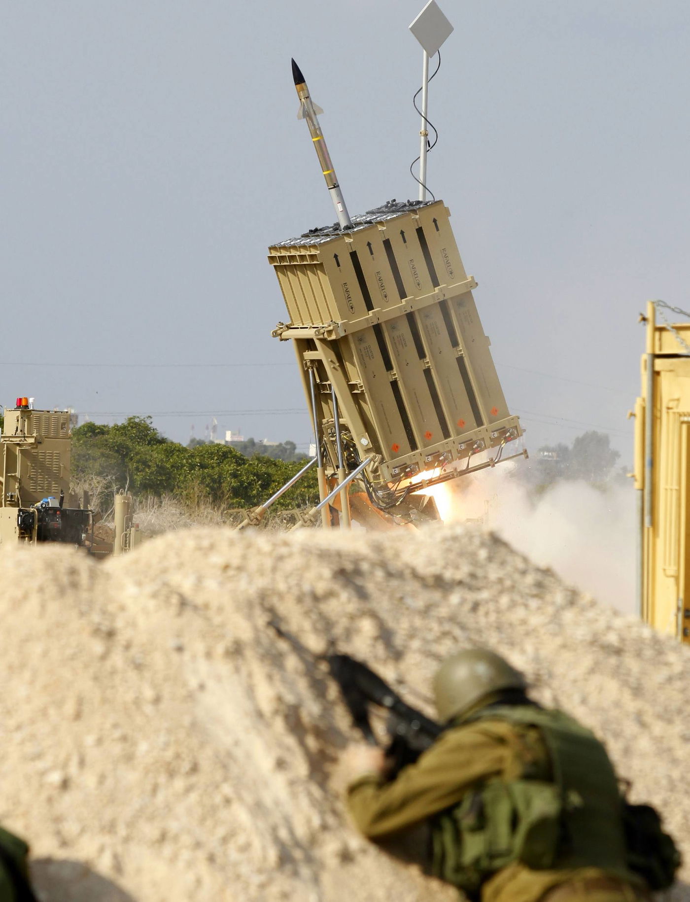 תיעוד מיוחד: מערכת 'כיפת ברזל' בפעולה