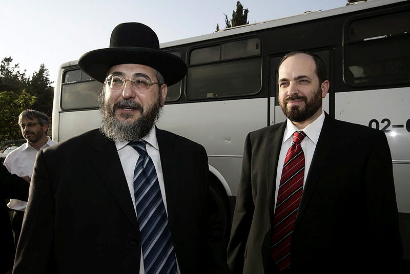 אמסלם לצד אטיאס בימים טובים יותר