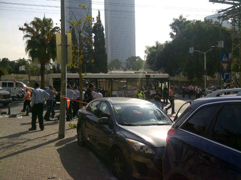 תיעוד: זירת הפיגוע בתל אביב