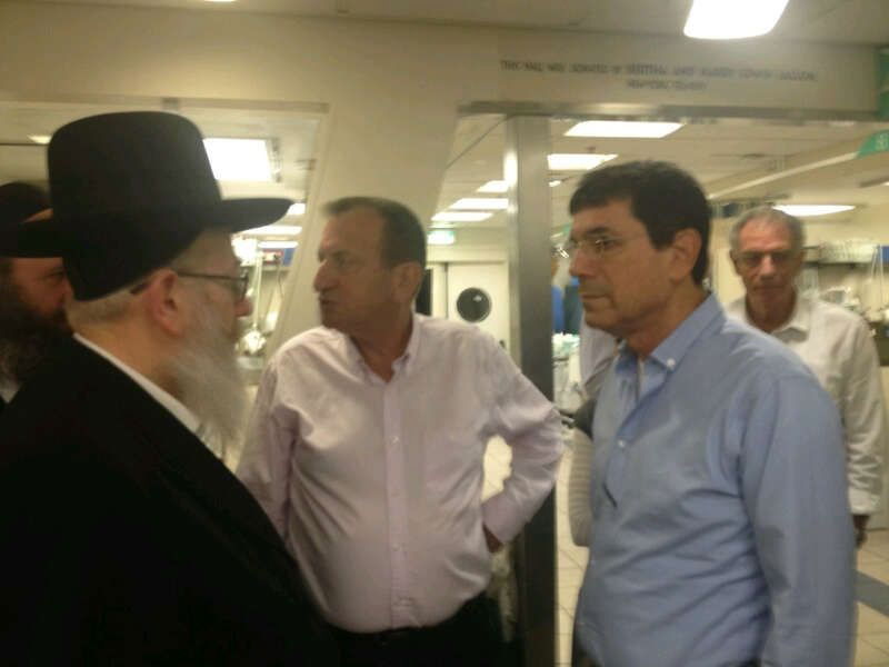 מפכ"ל המשטרה בזירת הפיגוע: מחפשים אחר המחבלים