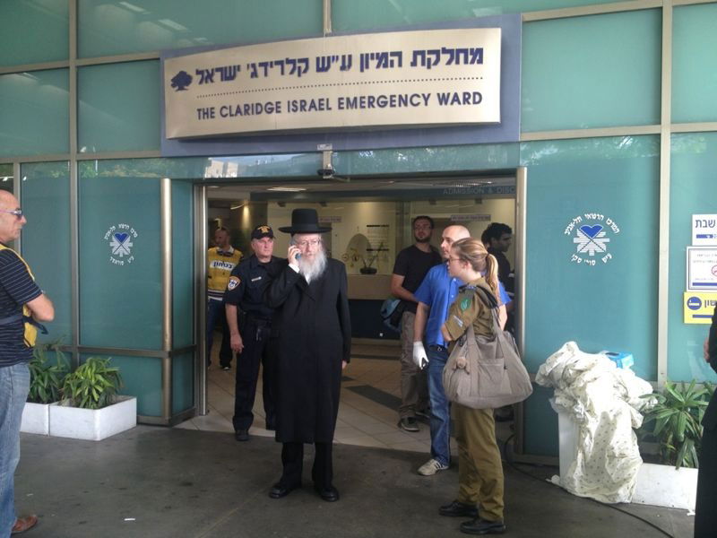 ליצמן ביקר את פצועי הפיגוע: "בוטחים בקדוש ברוך הוא"