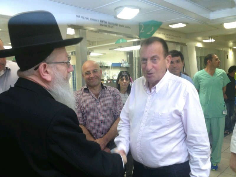 ליצמן ביקר את פצועי הפיגוע: "בוטחים בקדוש ברוך הוא"