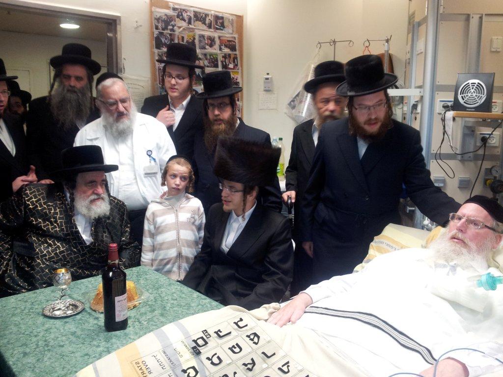 תיעוד: האדמו"ר מויז'ניץ ערך ביקור חולים מרגש