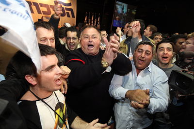 צפו: הפעילים החרדים רוקדים לאחר פרסום תוצאות הפריימריז בליכוד