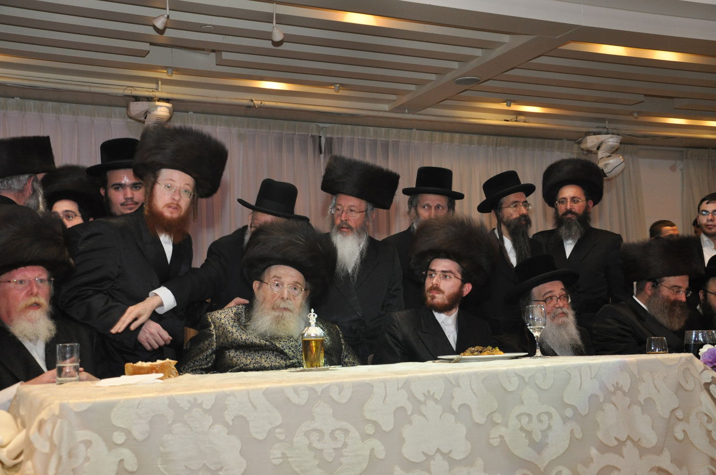 תיעוד: שמחת החתונה לנכד האדמו"ר מסדיגורא