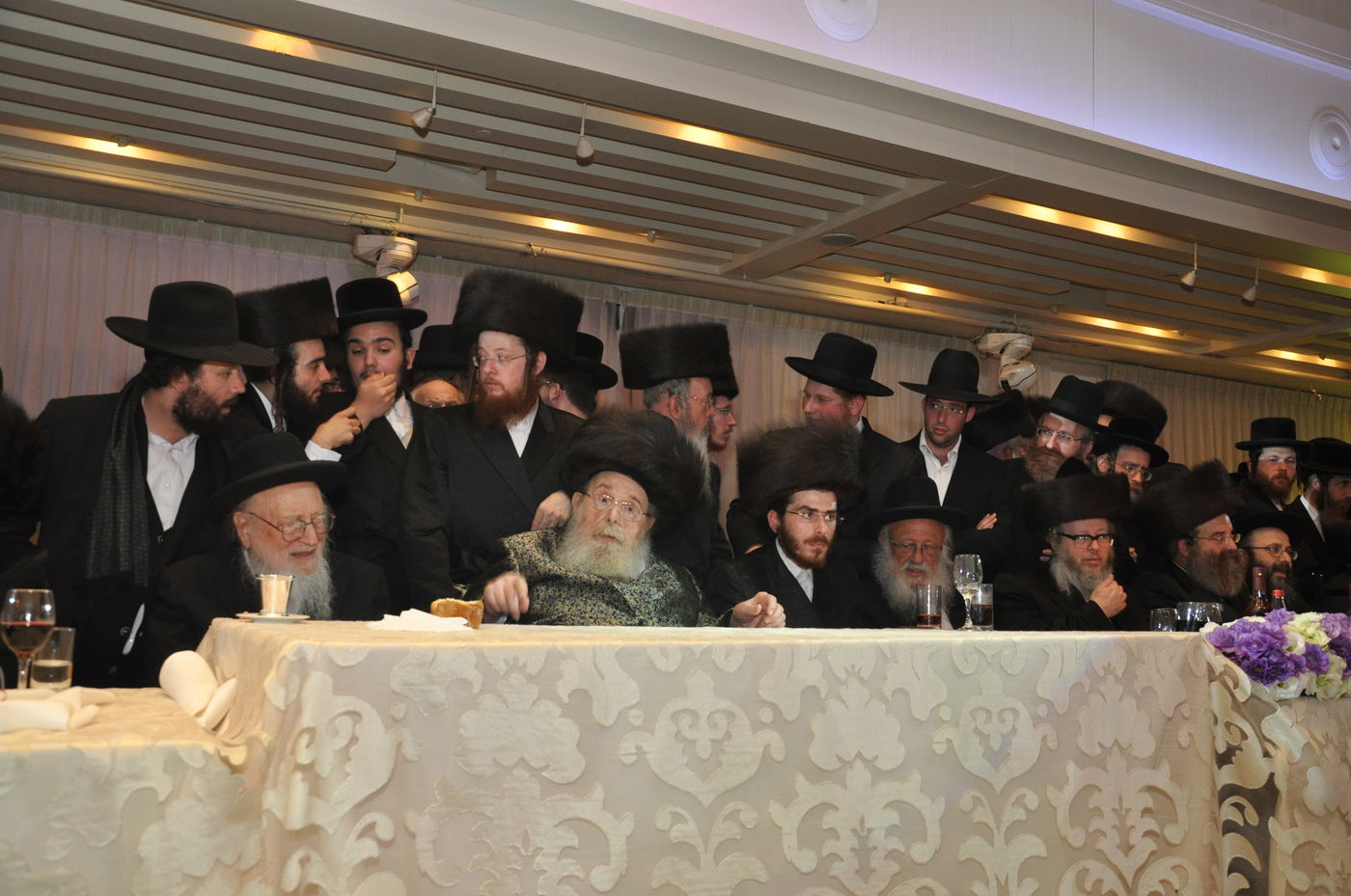 תיעוד: שמחת החתונה לנכד האדמו"ר מסדיגורא