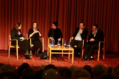 תערוכת 'חסידים - לא רק שחור לבן' במוזיאון ישראל