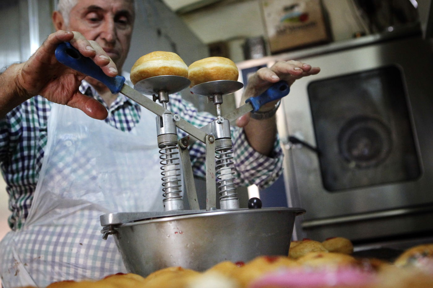חנוכה בפתח: הסופגניות כבר מוכנות • גלריה