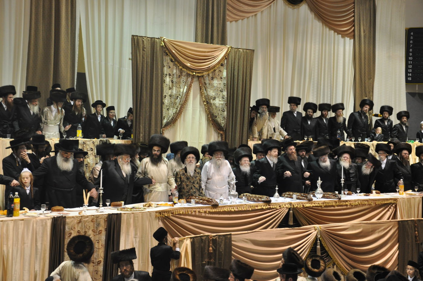 גלריה: חתונת בית קרעטשניף, תולדות אהרון, דז'יקוב ומעליץ