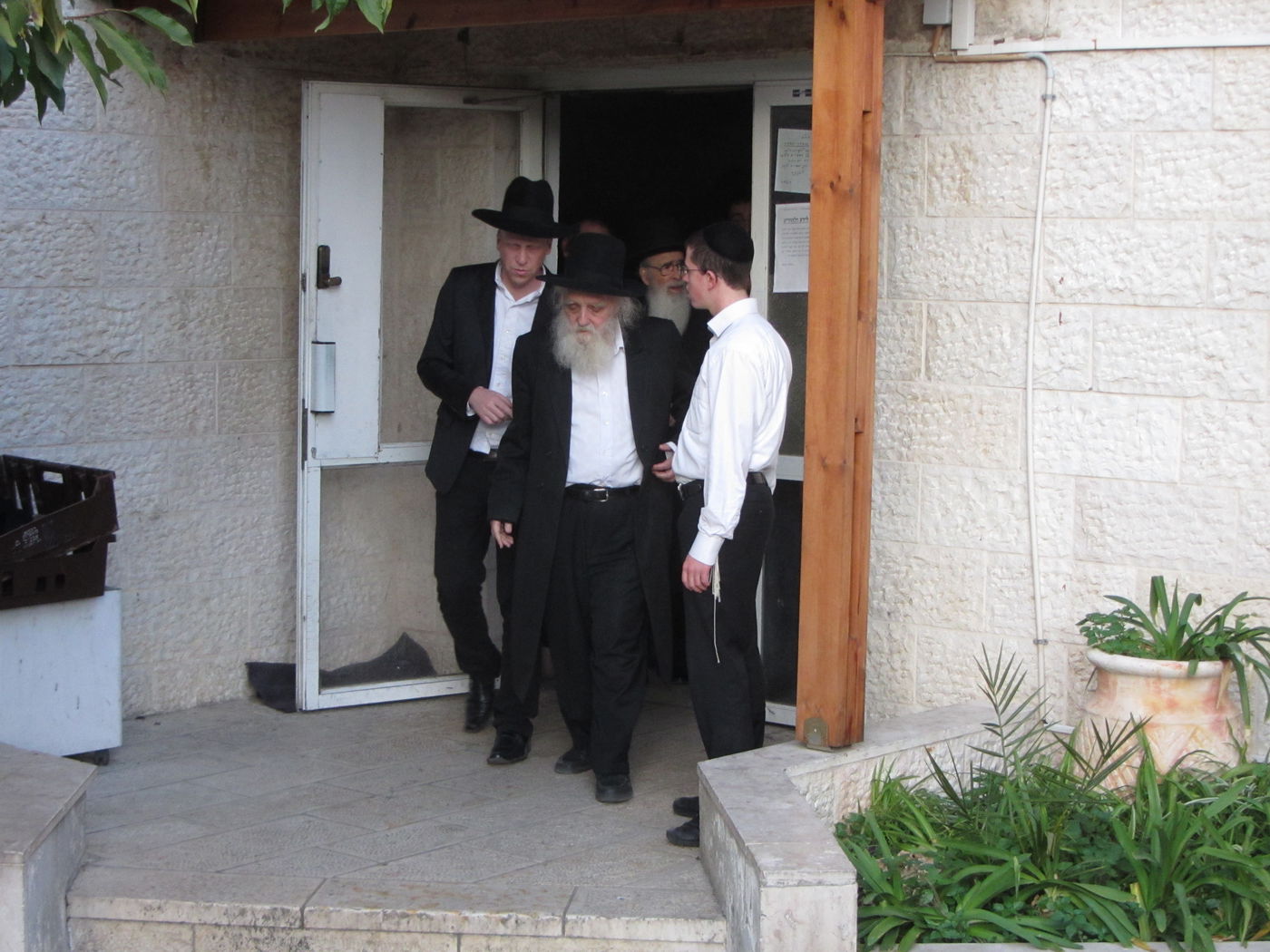 בגלל דיווח של ליצמן לרבנים:  קריאת הגר"ש שלא להתייצב - נמשכת